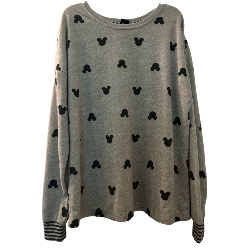 Disney lightweight sweatshirt with Mickey Mouse silhouettes. Long sleeves.